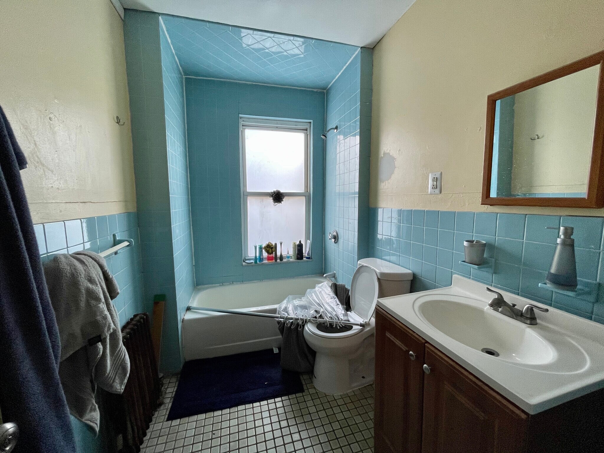 Building Photo - 688 Parker St