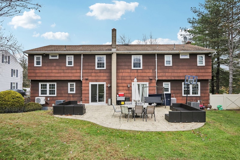 Building Photo - 822 Pompton Ave