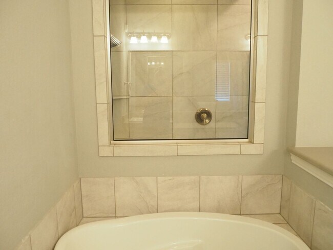 Building Photo - 4 Bed 3.5 Bath in Harvest