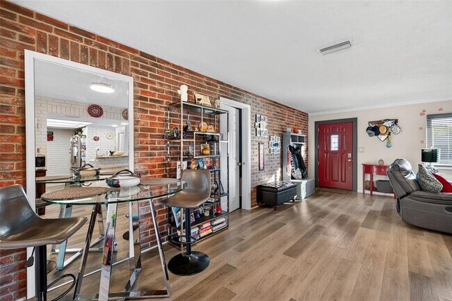 Building Photo - 11761 80th Ave