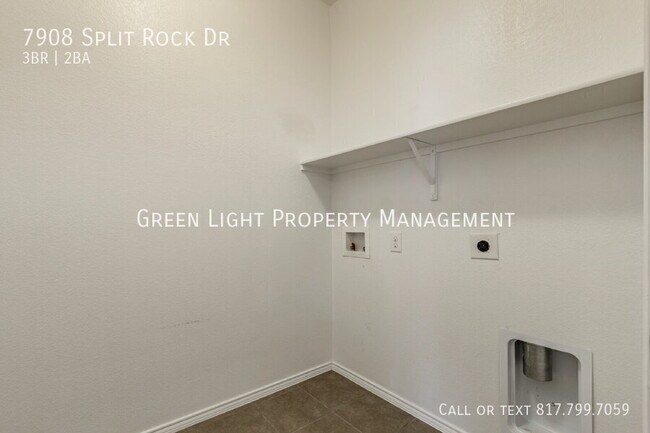 Building Photo - 7908 Split Rock Dr