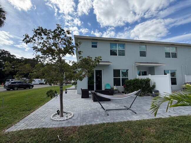 Building Photo - 4416 Hammock Grove Dr