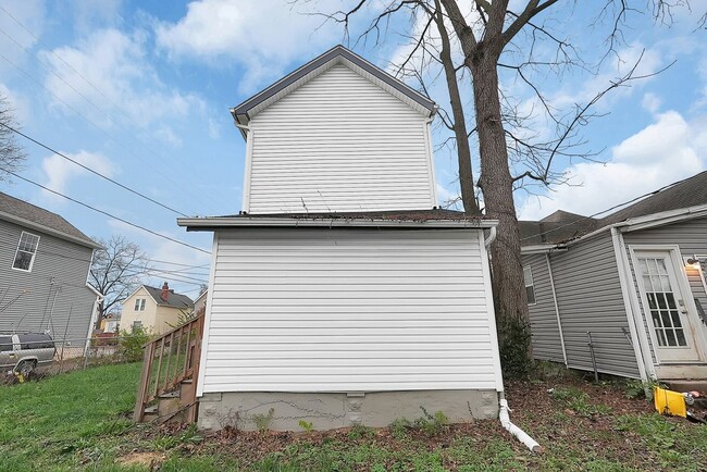 Building Photo - Renovated 3-Bedroom 2-Bathroom House