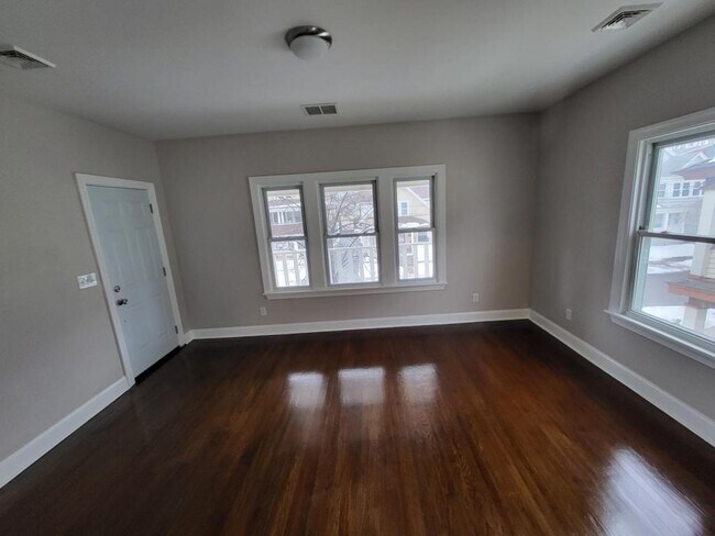 Building Photo - 137 Peck Ave