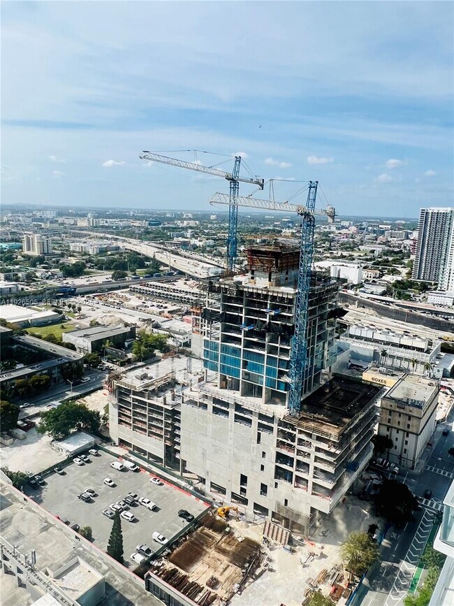 Building Photo - 851 NE 1st Ave