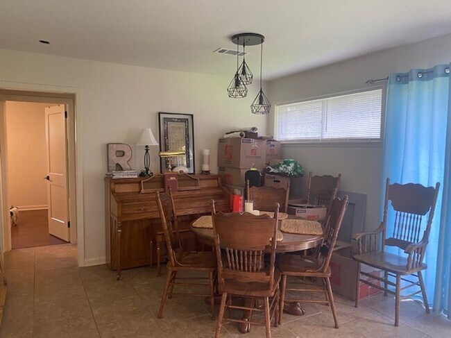 Building Photo - 8082 Sholar Dr
