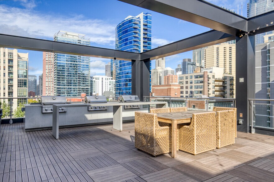 Building Photo - 676 North LaSalle Drive-GO FL3-ID440