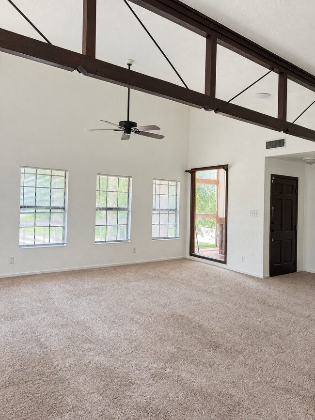 Building Photo - 2603 Lazy Lake Dr
