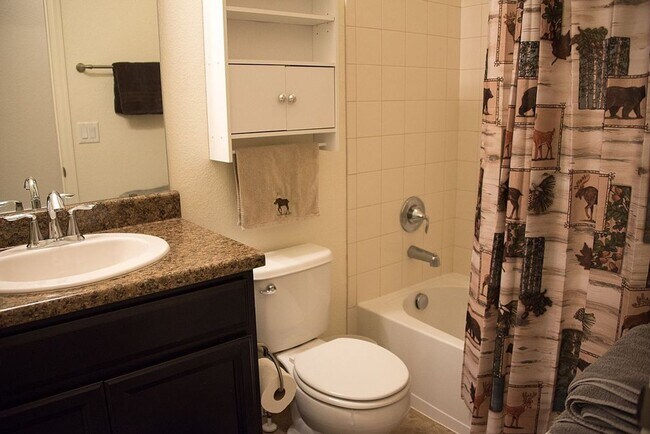 Building Photo - Great 3 Bed / 3 Bath with Garage! Open Floor Plan with Upgrades!