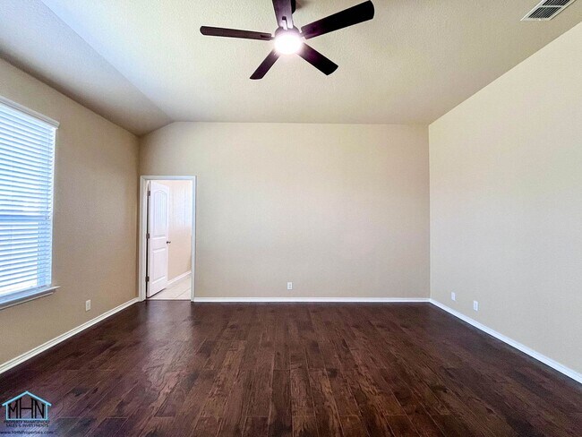 Building Photo - A Stunning 5-Bedroom, 3.5-Bathroom Home in the Heart of San Antonio, Texas!