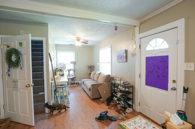 Building Photo - 712 Golfview Dr