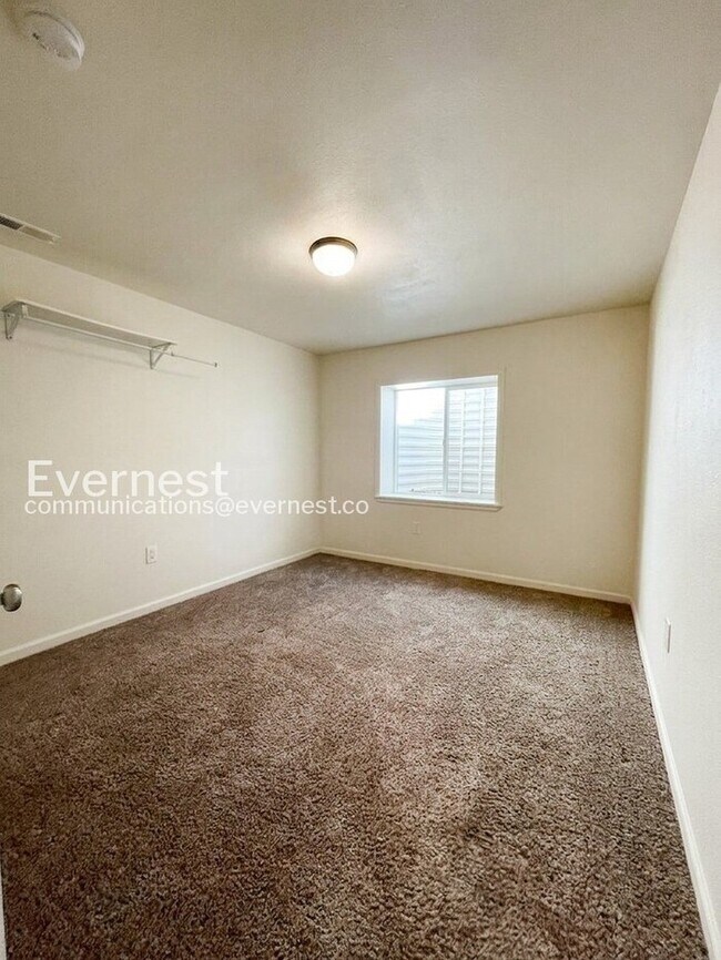 Building Photo - 4 Bed, 4 Bath Townhome with Fenced Yard & Garage / Available Soon!
