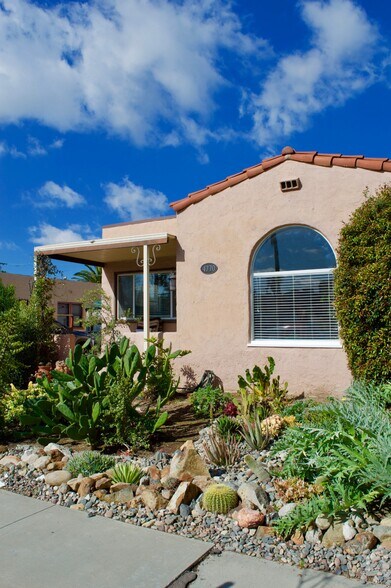 large window from living room - 4770 Bancroft St