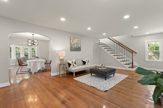 Building Photo - 129 Maple Ave