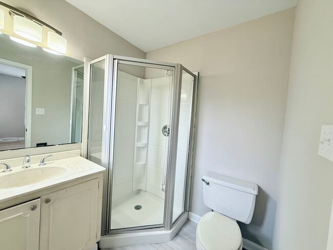 Building Photo - 3819 Rosehaven Dr