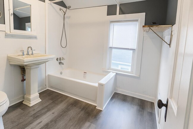 Building Photo - 1801 N Wisconsin St