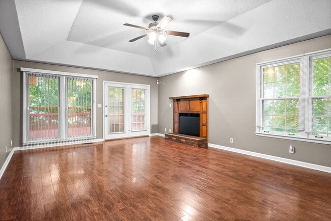 Building Photo - 735 Cayce Dr
