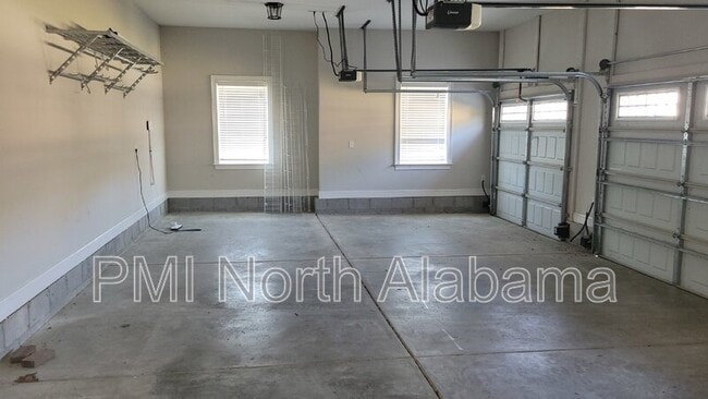 Building Photo - 130 Creekmound Dr