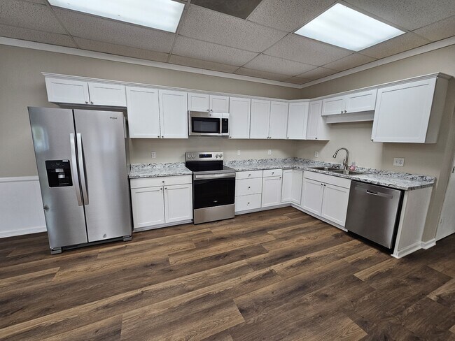 Building Photo - 1198 Holly Springs Rd