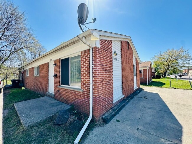 Building Photo - 8936 Schaefer Hwy