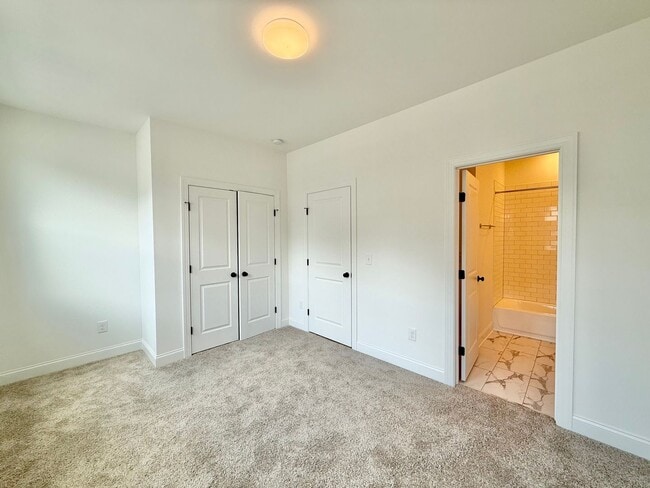Building Photo - Newly Built 4BD, 3.5BA Northeast Raleigh T...