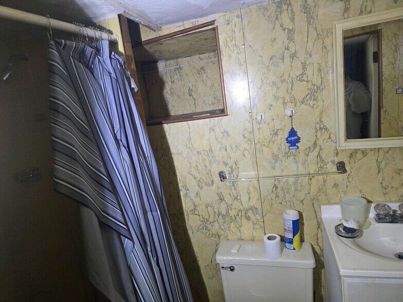 Building Photo - 4784 Highland Ave