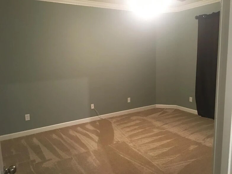 Master Bedroom/ walk out to Patio - 2310 Elliott Ave