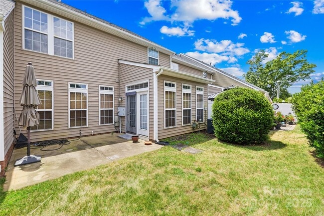 Building Photo - 834 Daly Cir