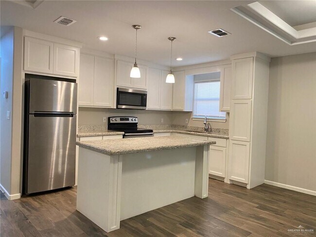 Building Photo - 9 Taxco Ct