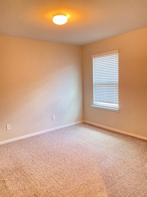 Building Photo - 2114 Tannin Dr.