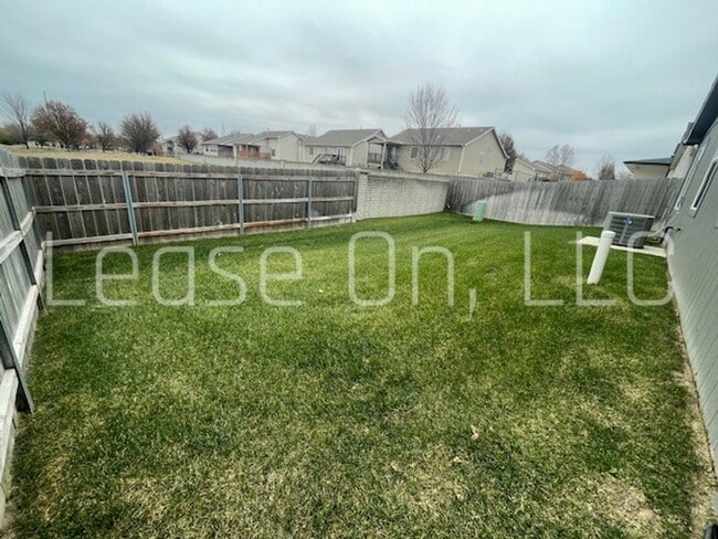 Building Photo - Spacious 3 Bedroom Home in Chalet Ridge with Large Yard