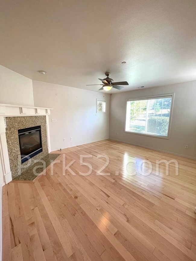Building Photo - 3 Bedroom 3 Bathroom + Loft DuPont Home!