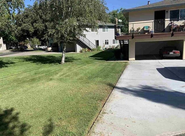 Building Photo - Pleasanton Laguna Vista 2 Bed / 1 bath, updated kitchen & bathroom, Two Year Lease required, Comm...