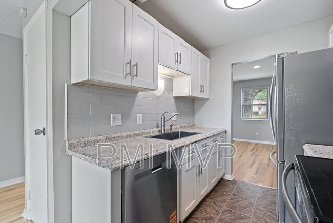 Building Photo - 3027 Rotunda Ct S