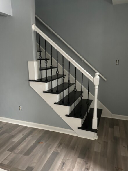 Building Photo - 716 Glenshire Dr