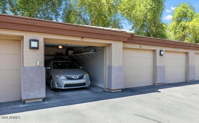 Building Photo - 3330 S Gilbert Rd