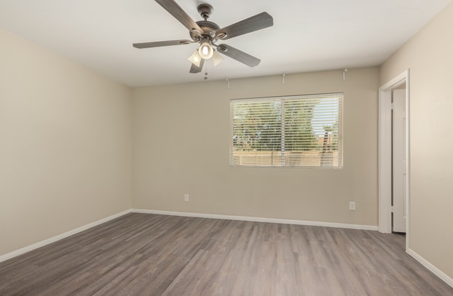 Building Photo - 2215 N Los Altos Dr