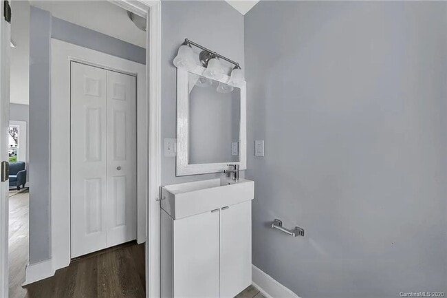 Building Photo - Beautifully renovated 3 bedroom, 2 full bathroom in Rock Hill