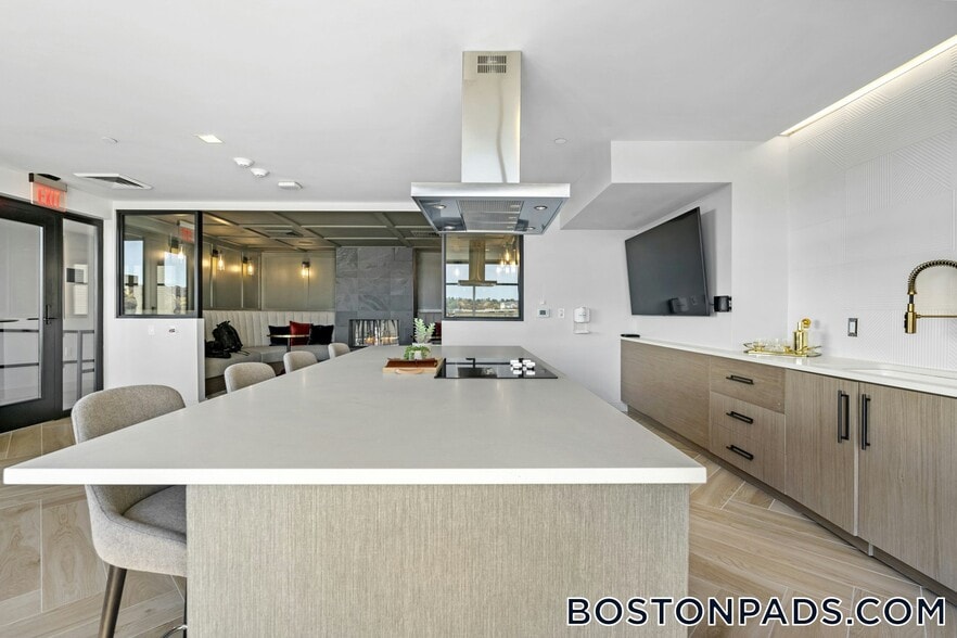 Building Photo - 120 Commerce Way