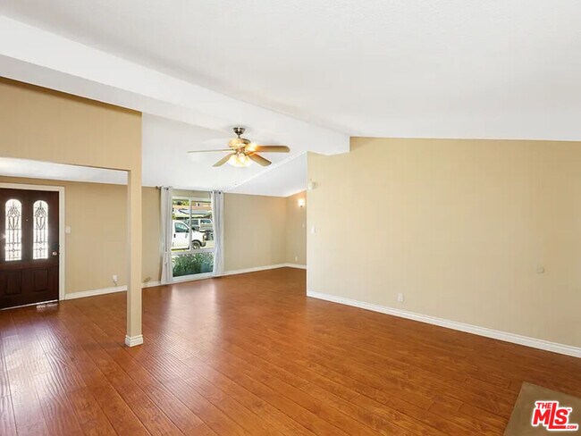 Building Photo - 526 N Emerald Dr
