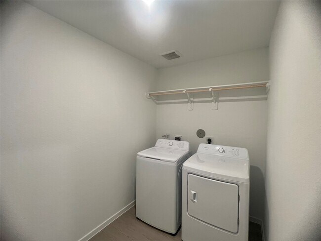 Building Photo - 16802 Great Highlands Dr