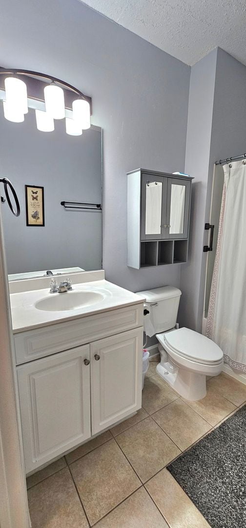 Building Photo - Stunning First-Floor, Fully Furnished Condo with Pond Views