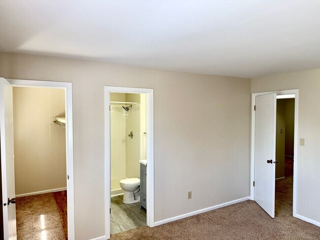 Building Photo - 3 Bedroom 2 1/2 Bath Home Nestled on a Qui...