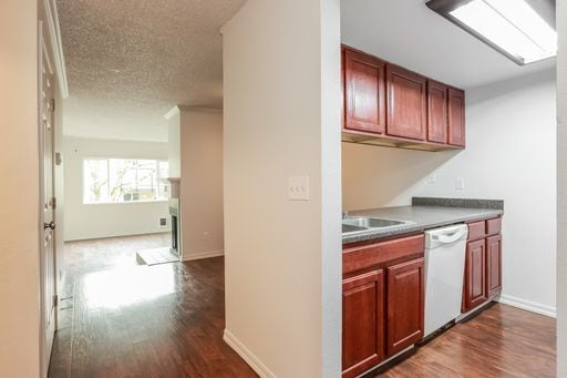 Building Photo - 2 bedroom 1 bath Condo for Rent in Everett WA