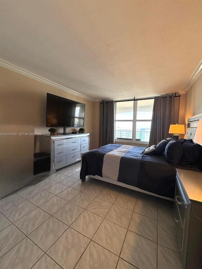 Building Photo - 3800 S Ocean Dr