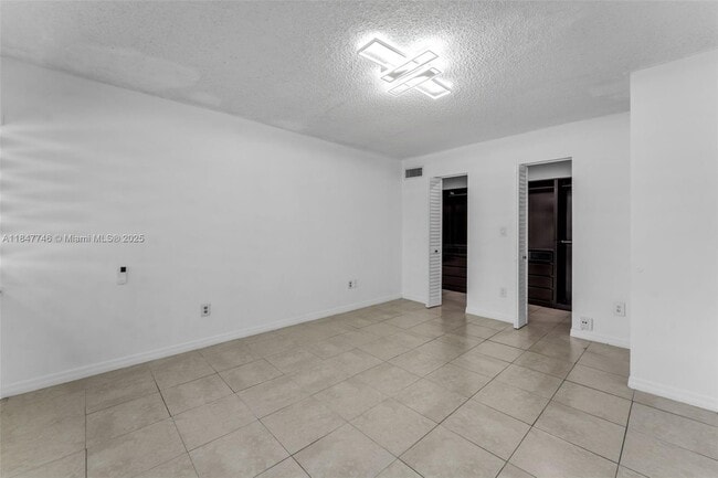 Building Photo - 6608 SW 114th Ave