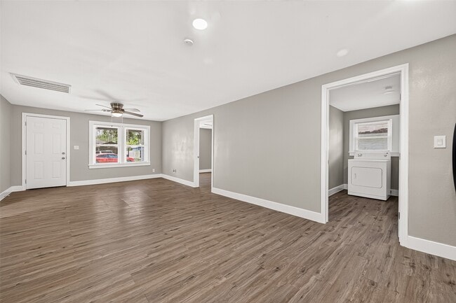 Building Photo - 1213 Allen St