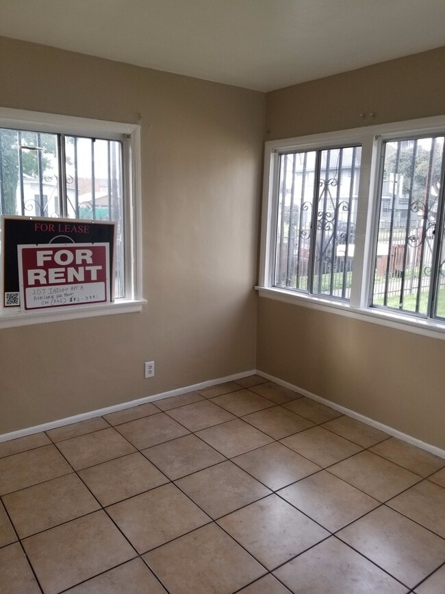 Building Photo - Cozy 1 bed one Bath unit