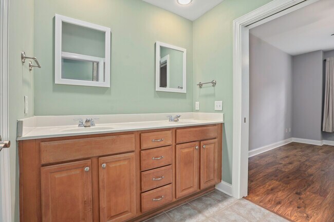 Building Photo - 1201 Dingle Rd