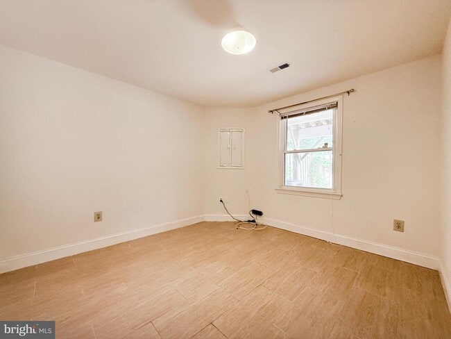 Building Photo - 10240 Arizona Cir